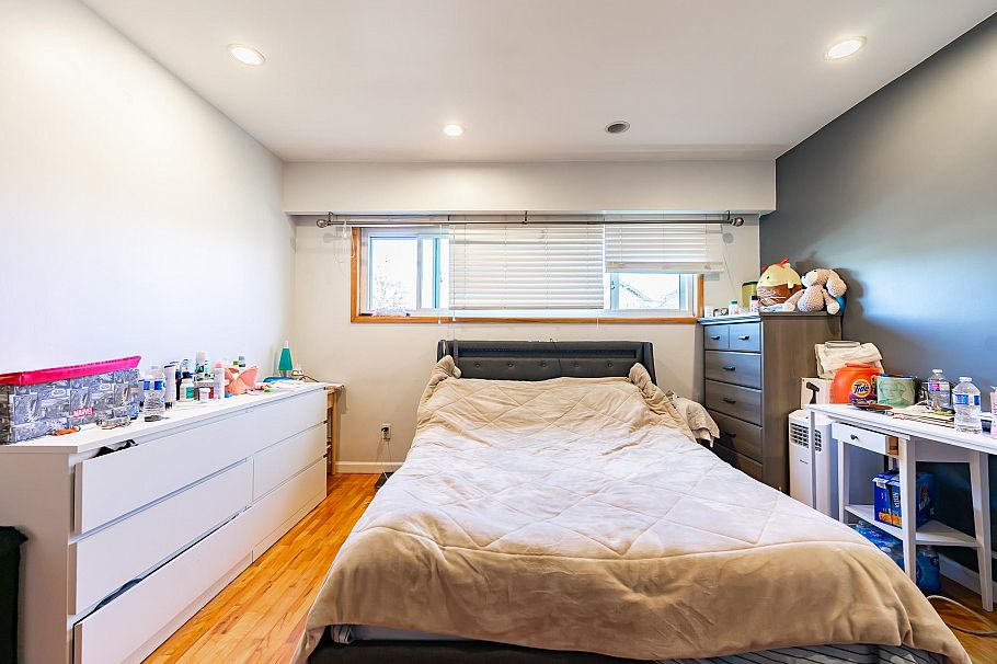 3654 E 25th Avenue Vancouver, BC - 9