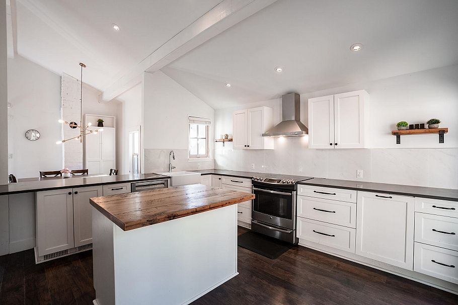 3015 Royal Avenue North Vancouver, BC - 11