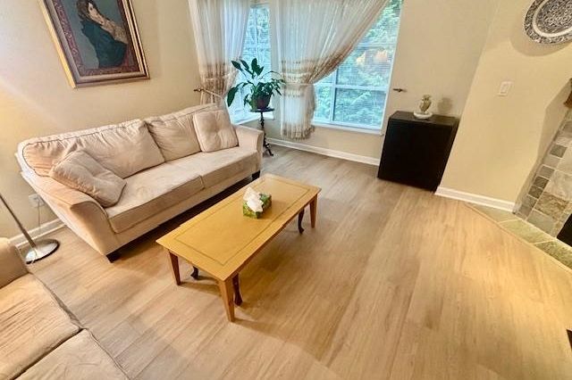 15 3150 Sunnyhurst Road North Vancouver, BC - 3