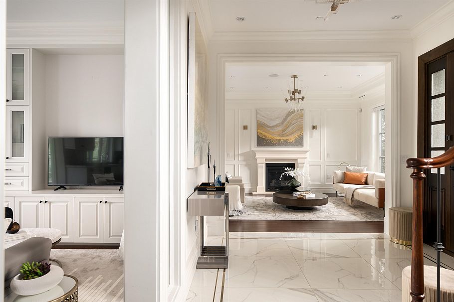 3955 W Broadway Vancouver, BC - 4