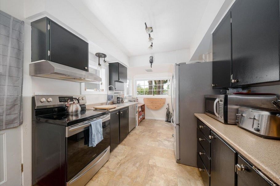 322 E 25th Street North Vancouver, BC - 7