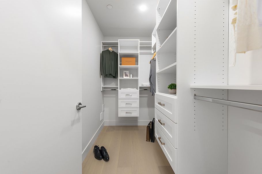 2136 E 10th Avenue Vancouver, BC - 12