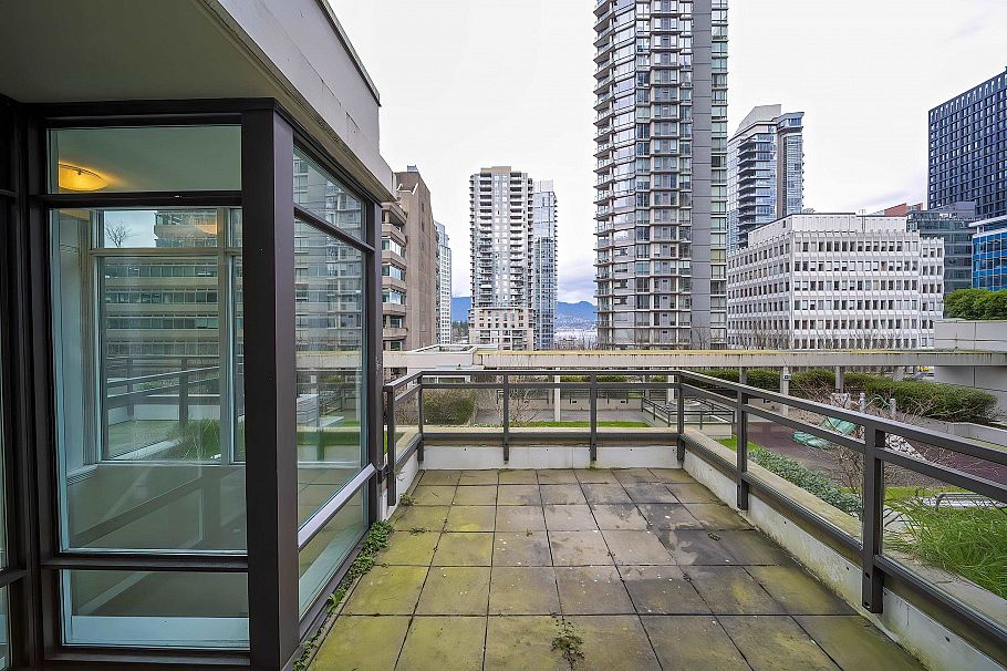 303 1211 Melville Street Vancouver, BC - 20