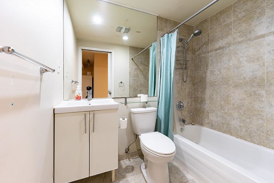 3654 E 25th Avenue Vancouver, BC - 36