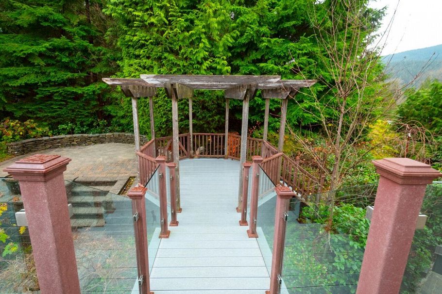 1605 Lockehaven Road North Vancouver, BC - 31