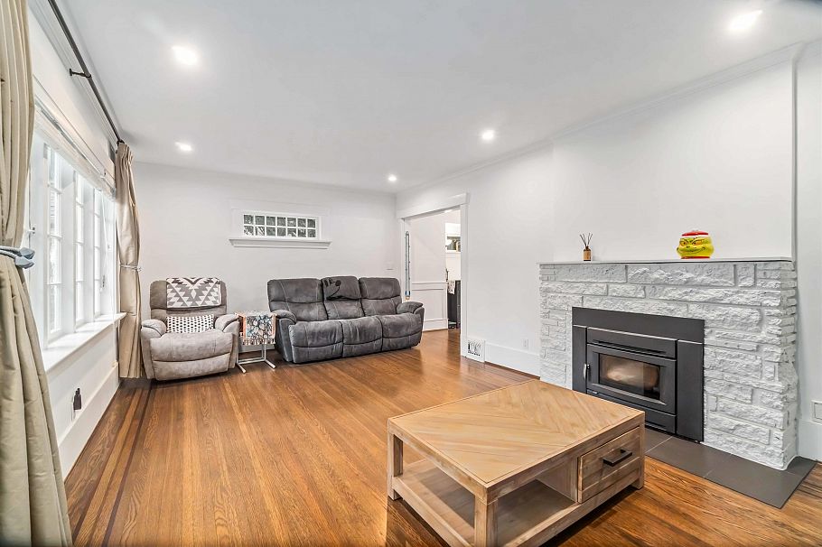 3322 W 38th Avenue Vancouver, BC - 3