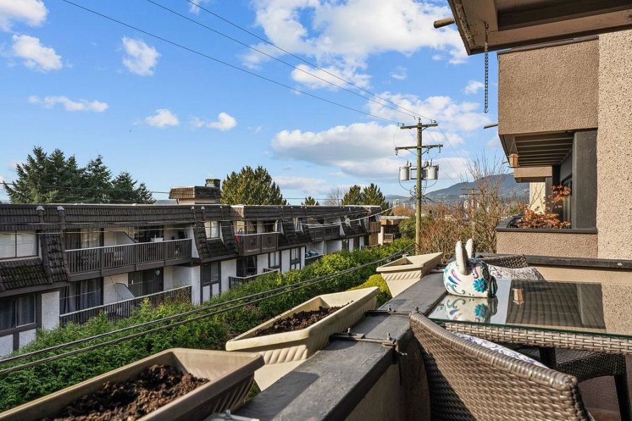 201 341 Mahon Avenue North Vancouver, BC - 23