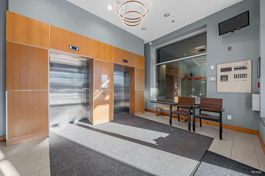 315 1330 Marine Drive North Vancouver, BC - 25