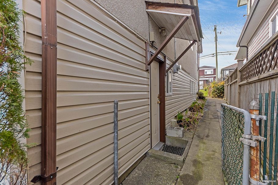 5871 Argyle Street Vancouver, BC - 24