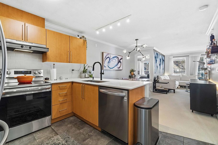 406 1150 E 29th Street North Vancouver, BC - 2