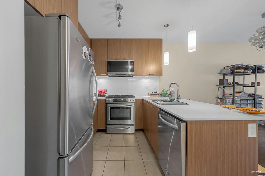 315 1330 Marine Drive North Vancouver, BC - 3