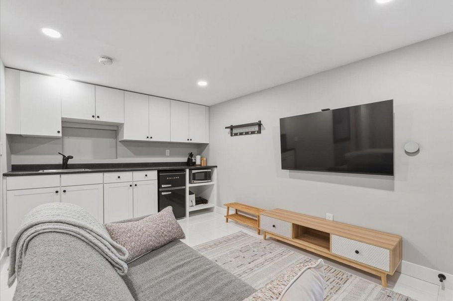 318 E Keith Road North Vancouver, BC - 29