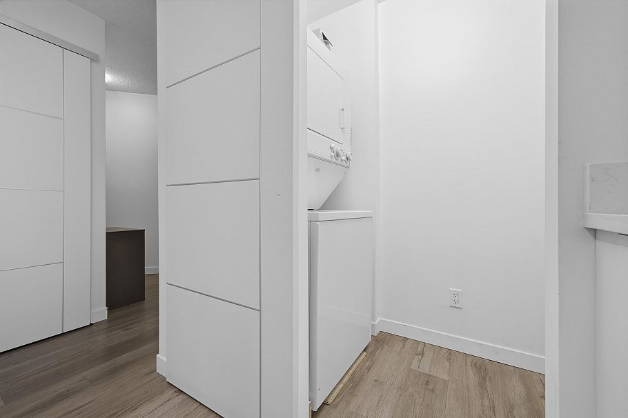 212 2620 Fromme Road North Vancouver, BC - 10