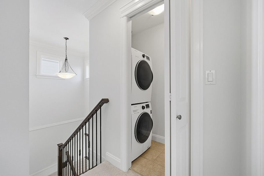 2411 George Street North Vancouver, BC - 26