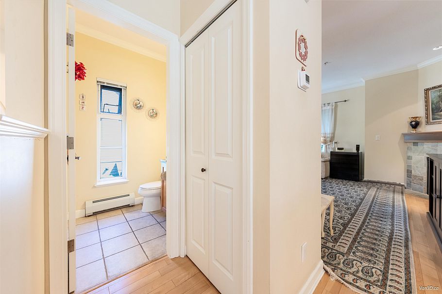 15 3150 Sunnyhurst Road North Vancouver, BC - 21