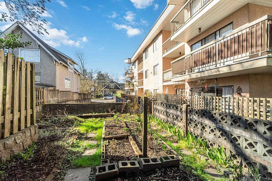 104 2910 Ontario Street Vancouver, BC - 29