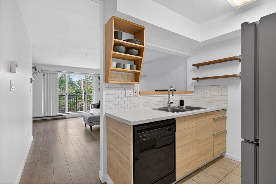 310 1099 E Broadway Vancouver, BC - 6