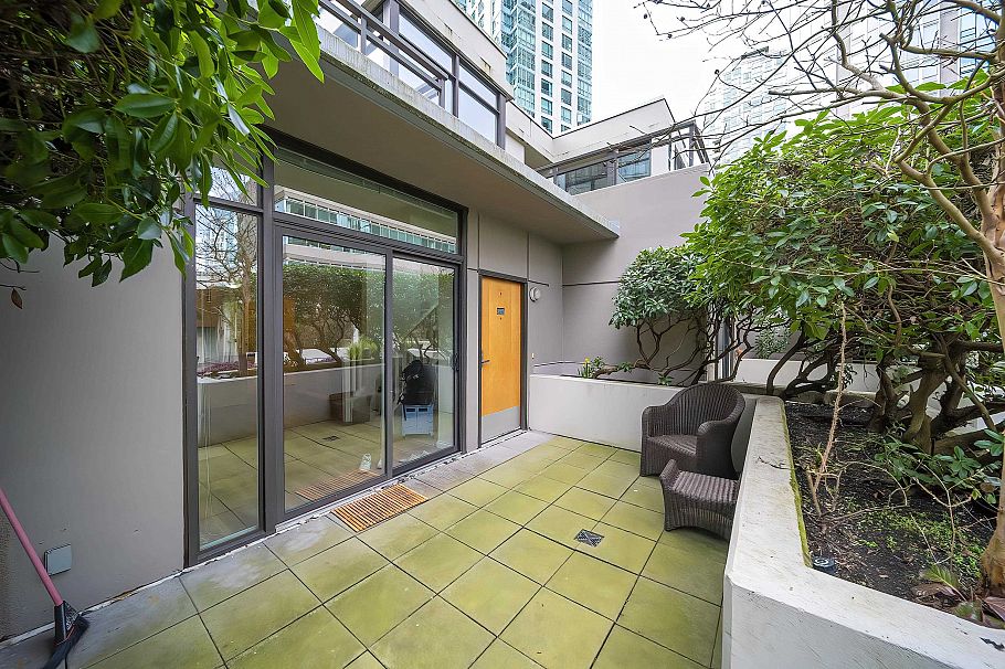 303 1211 Melville Street Vancouver, BC - 23
