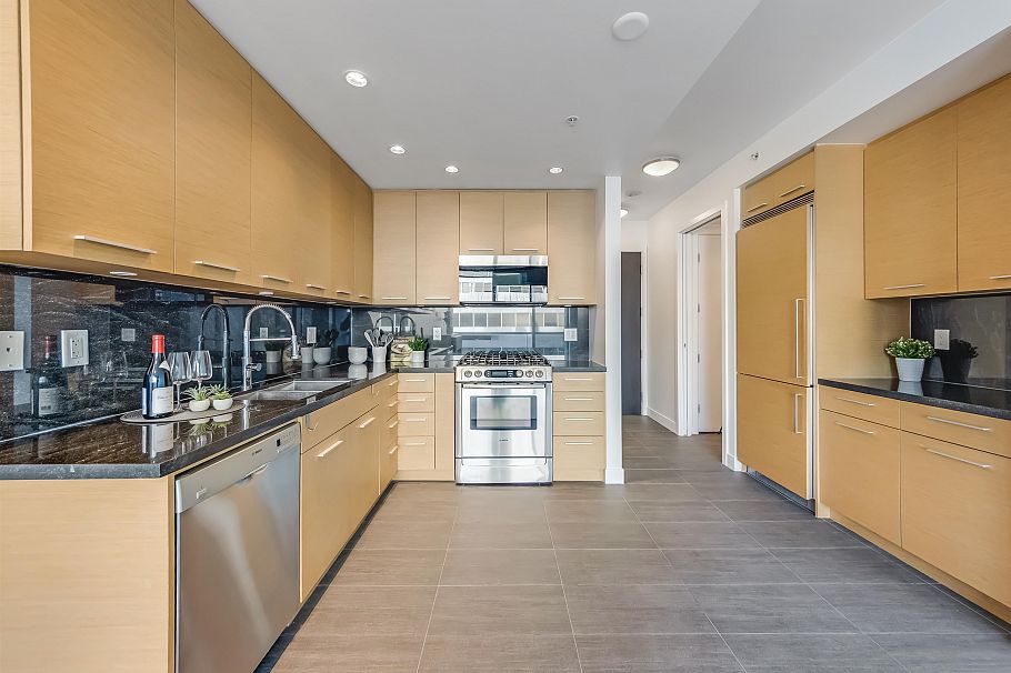 308 2528 Maple Street Vancouver, BC - 3