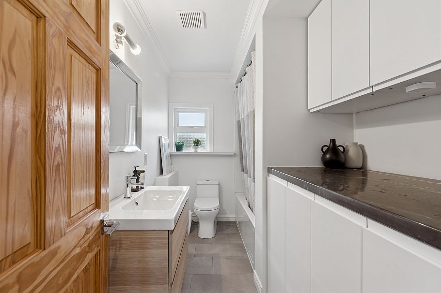 1425 William Avenue North Vancouver, BC - 29