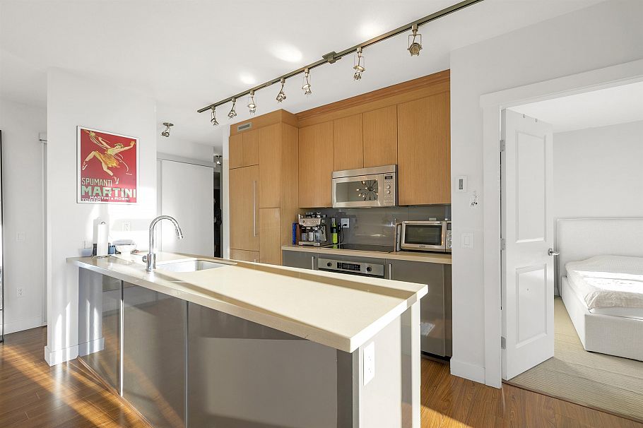 801 1833 Crowe Street Vancouver, BC - 10