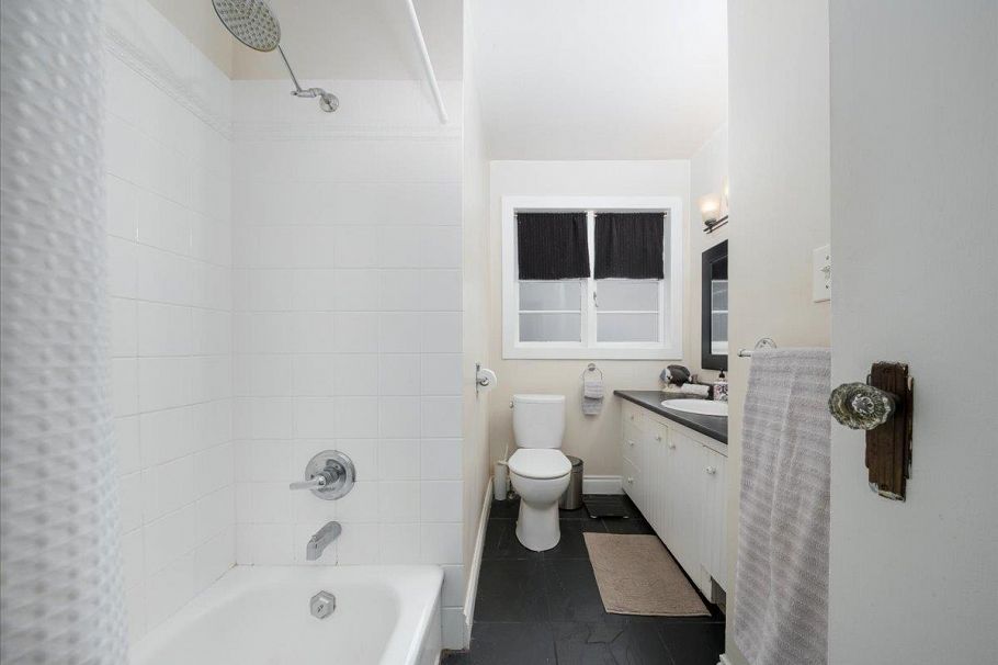 322 E 25th Street North Vancouver, BC - 13