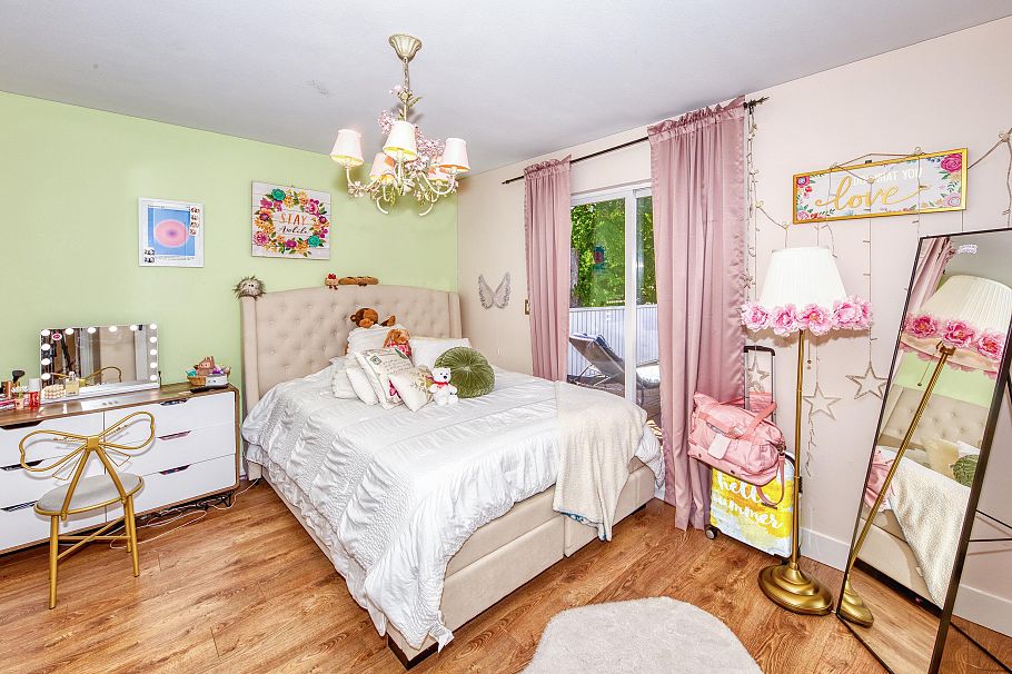 826 E 13th Street North Vancouver, BC - 23