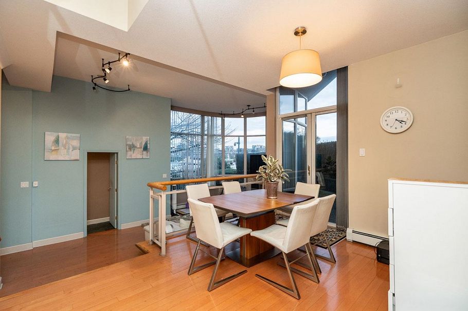 122 1228 Marinaside Crescent Vancouver, BC - 2