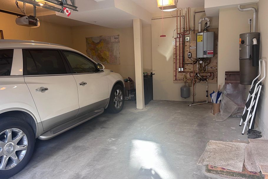 15 3150 Sunnyhurst Road North Vancouver, BC - 34