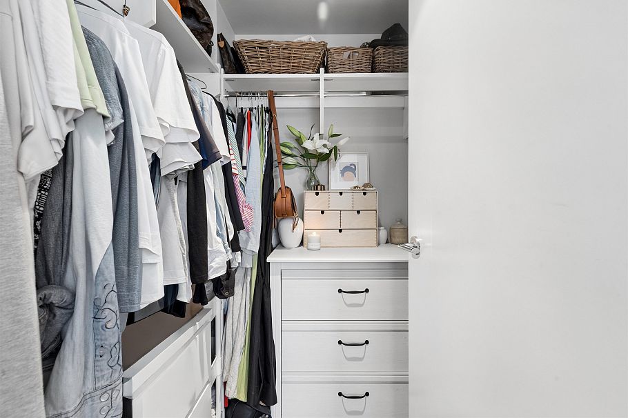 303 150 W 15th Street North Vancouver, BC - 22