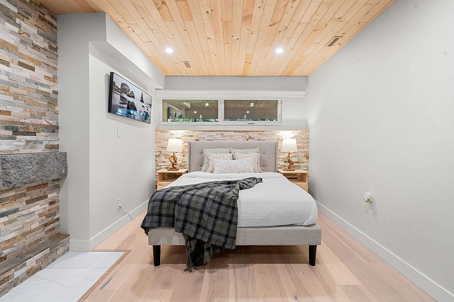 867 Frederick Road North Vancouver, BC - 25