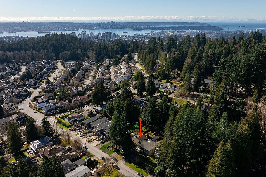 3015 Royal Avenue North Vancouver, BC - 35