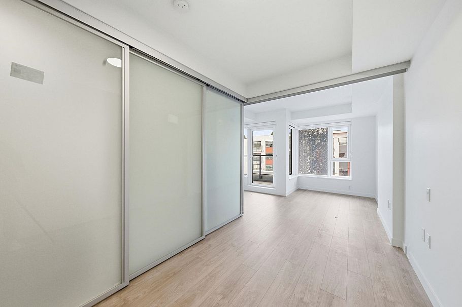 311 2803 W 4th Avenue Vancouver, BC - 4