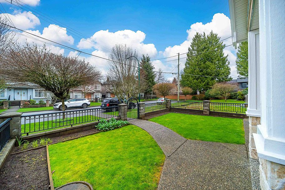 3320 E 43rd Avenue Vancouver, BC - 22