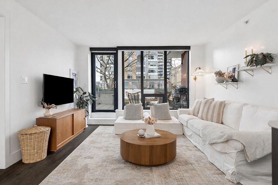 303 150 W 15th Street North Vancouver, BC - 14