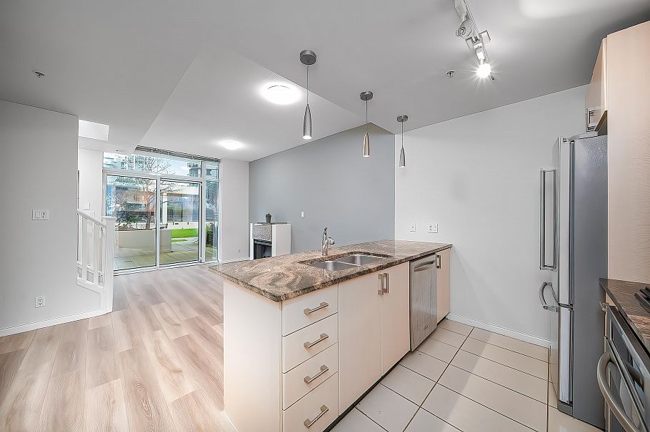 303 1211 Melville Street Vancouver, BC - 10