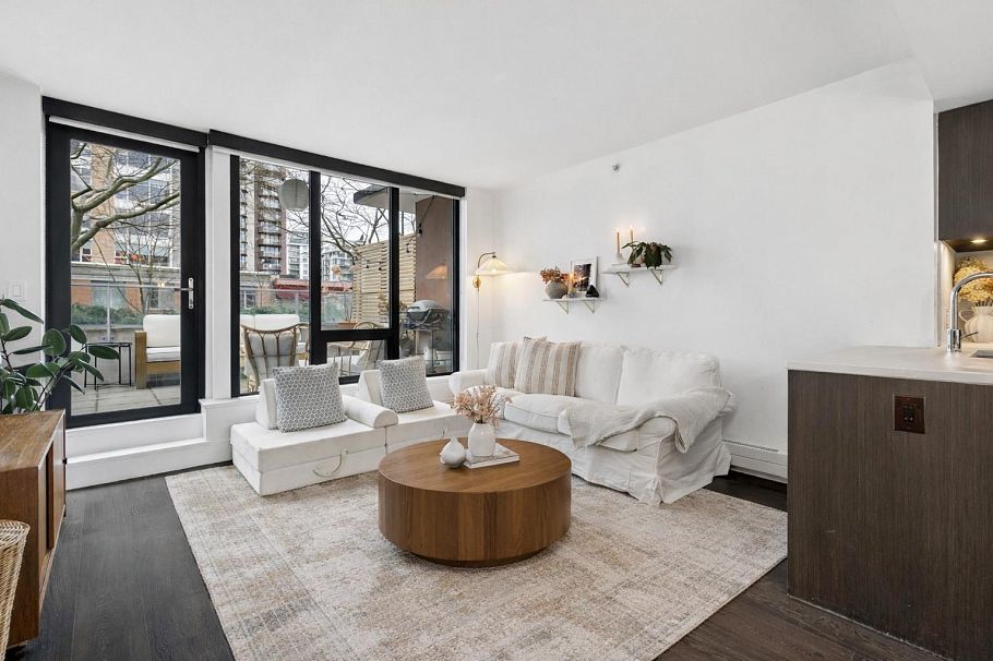 303 150 W 15th Street North Vancouver, BC - 13