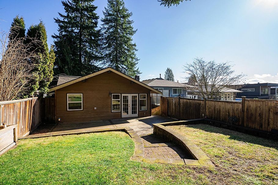 3015 Royal Avenue North Vancouver, BC - 19