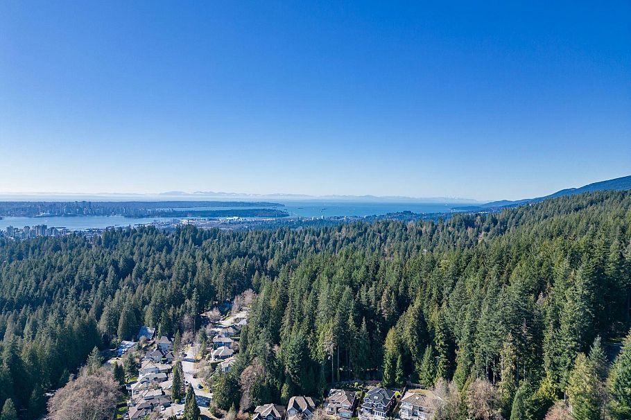 3866 Michener Way North Vancouver, BC - 38