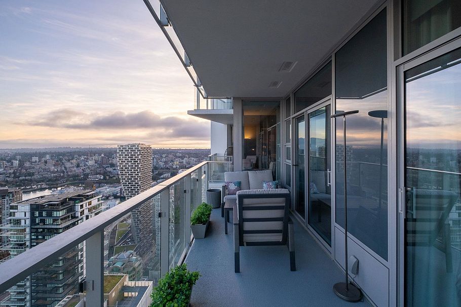 5205 1289 Hornby Street Vancouver, BC - 5