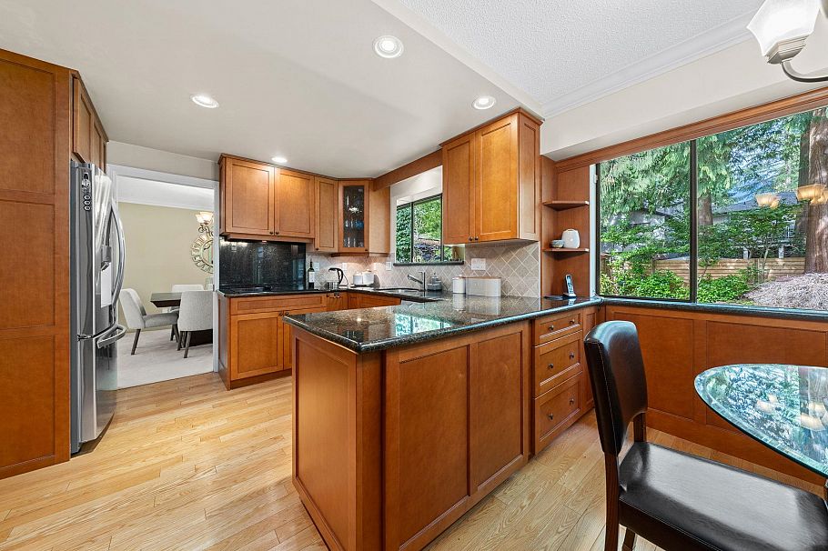 1168 Canyon Boulevard North Vancouver, BC - 14