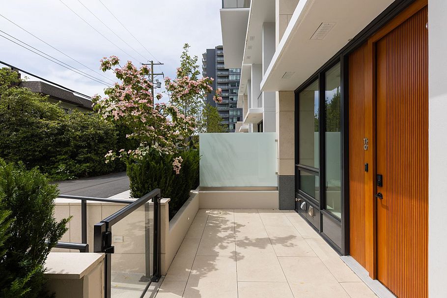 TH1 135 E 13 Street North Vancouver, BC - 21