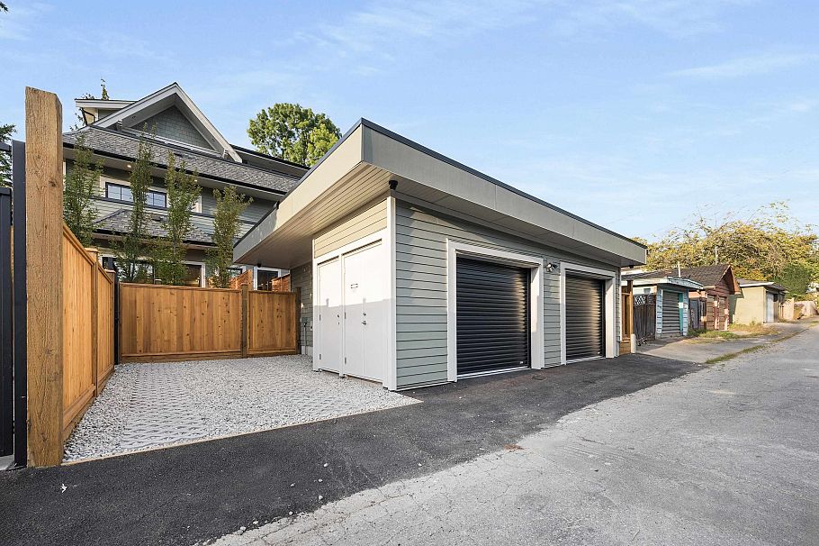 2136 E 10th Avenue Vancouver, BC - 31