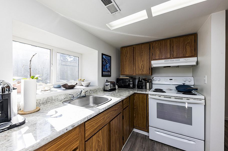 3039 St. Georges Avenue North Vancouver, BC - 24