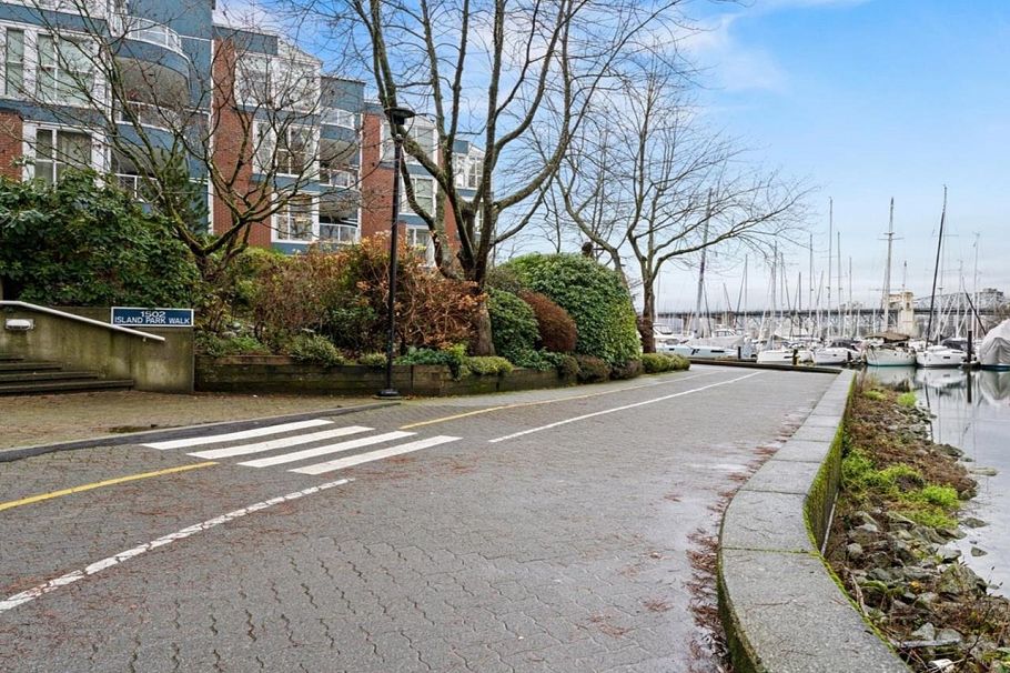 105 1502 Island Park Walk Vancouver, BC - 26