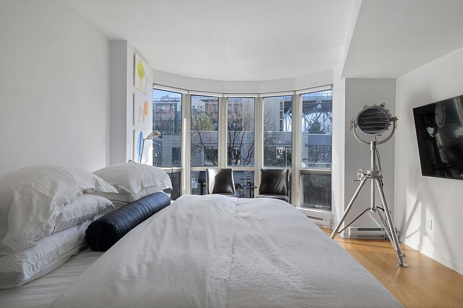 303 1501 Howe Street Vancouver, BC - 17