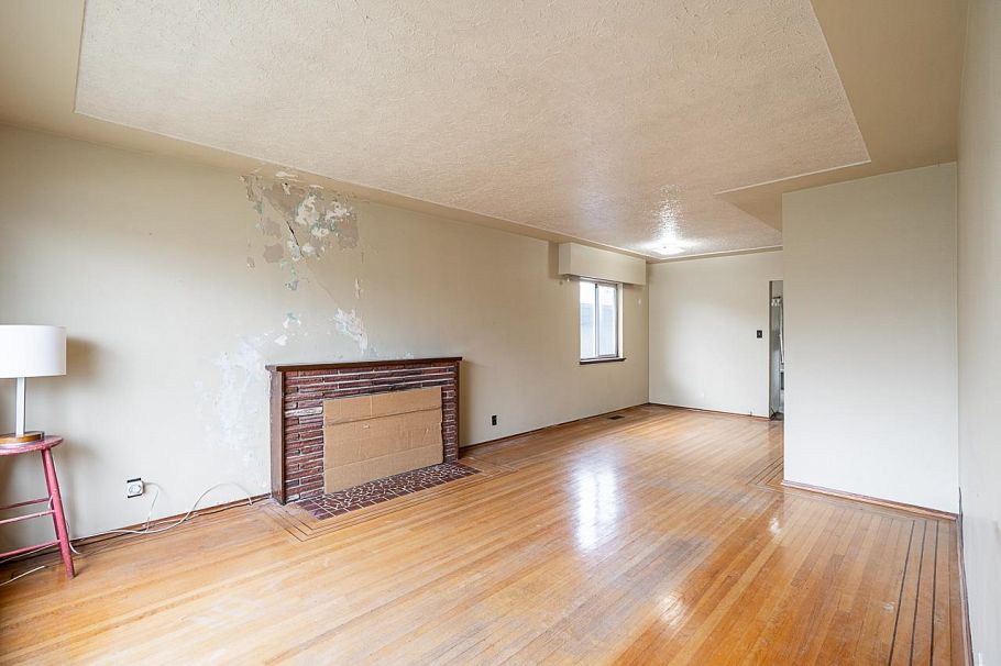 3484 E 25th Avenue Vancouver, BC - 4