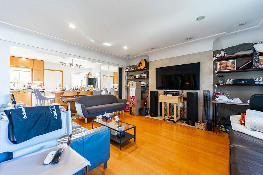 3654 E 25th Avenue Vancouver, BC - 3