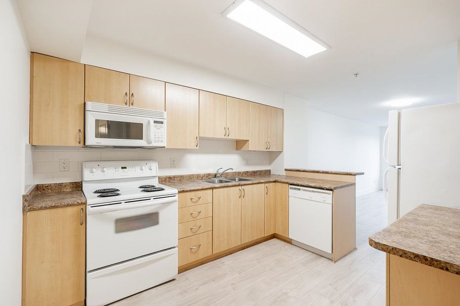 303 3423 E Hastings Street Vancouver, BC - 6