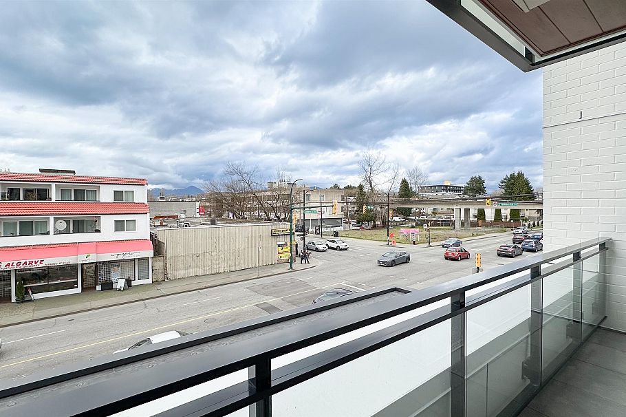 204 1680 E 12th Avenue Vancouver, BC - 16